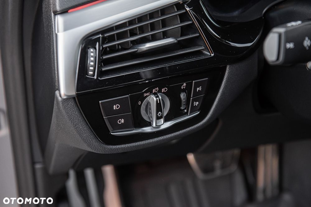 BMW Seria 5 530e iPerformance xDrive M Sport sport - 10