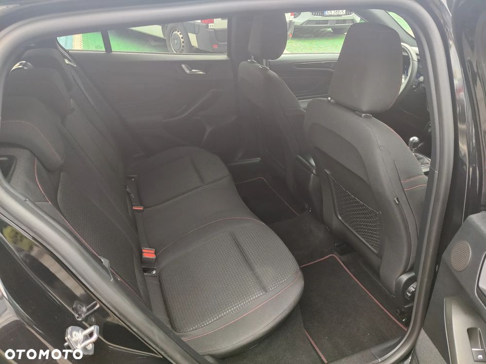 Ford Focus 1.0 EcoBoost Hybrid ST-LINE X - 16