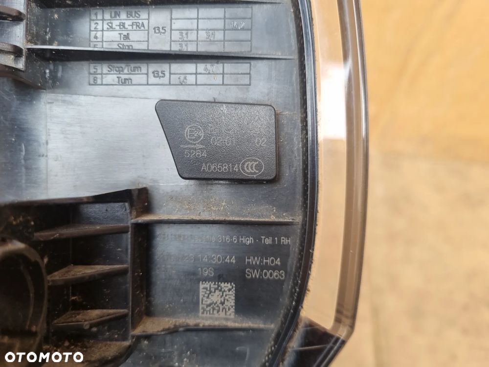 VW ID.4 IQ LIGHT LAMPA TYLNA PRAWA - 8