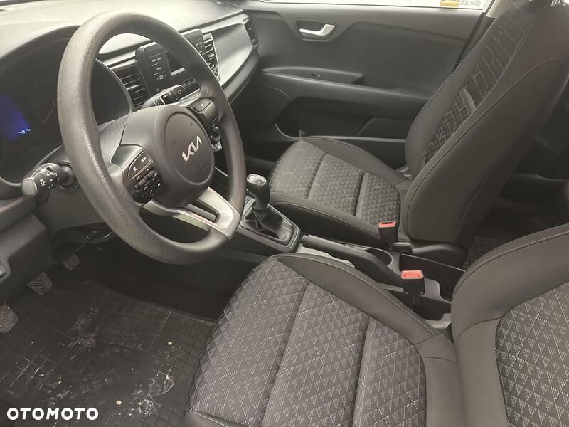Kia Rio - 11