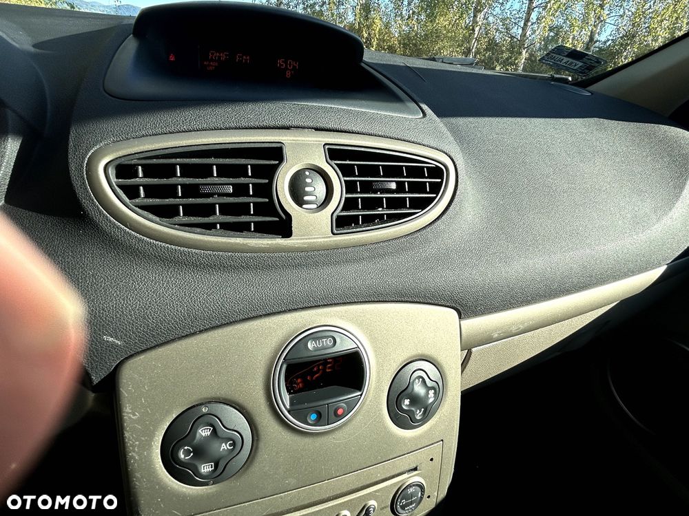 Renault Clio - 11