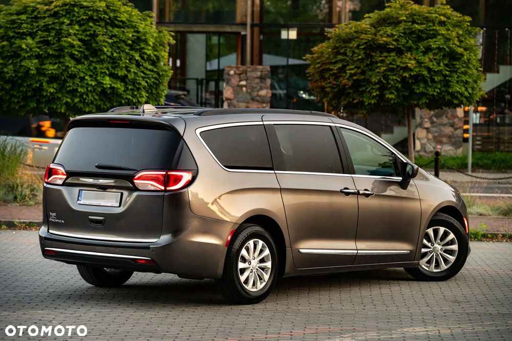 Chrysler Pacifica - 6