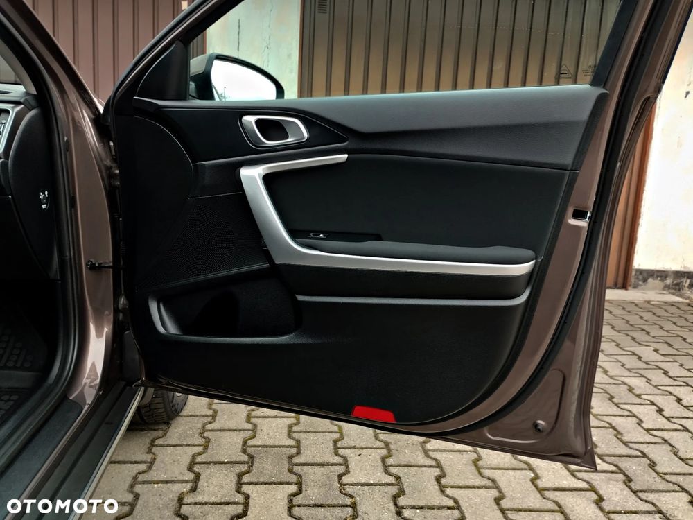 Kia XCeed - 34