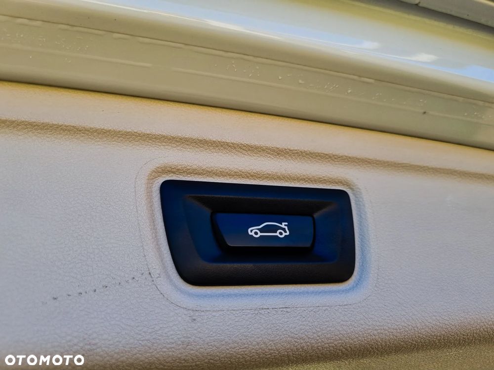 BMW Seria 3 320d Sport Line - 32