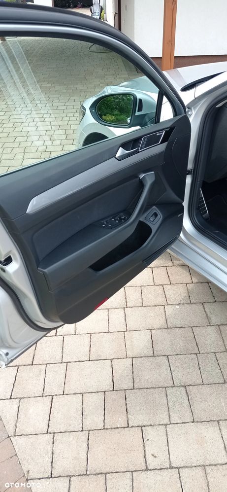 Volkswagen Passat 2.0 TDI SCR DSG Business - 27