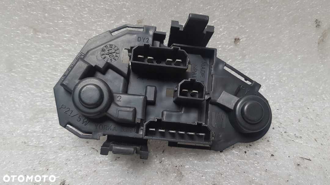 SEAT LEON 1 LEWY WKŁAD LAMPY W BŁOTNIK 1m6945257 - 1