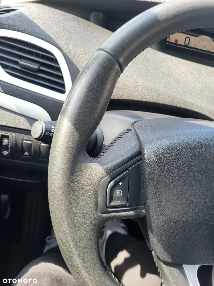 Renault Scenic 1.6 16V 110 TomTom Edition - 11