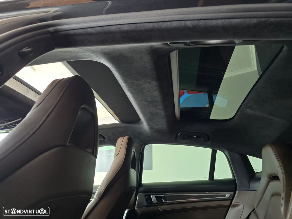 Porsche Panamera 4 E-Hybrid - 33
