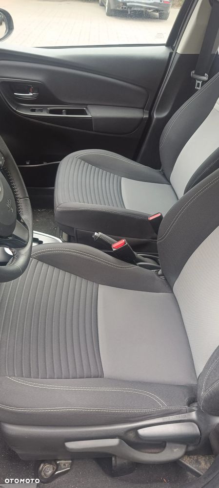 Toyota Yaris - 10