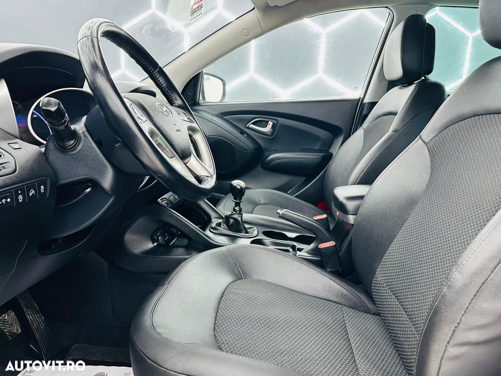 Hyundai ix35 1.7 CRDI 2WD blue Finale Gold - 13