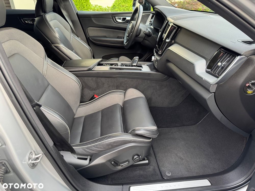 Volvo XC 60 B4 D AWD R-Design - 16