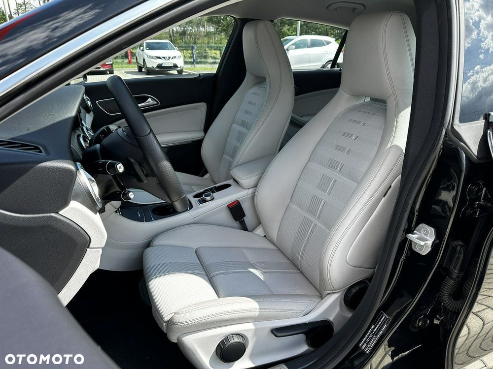 Mercedes-Benz CLA Shooting Brake 200 7G-DCT Urban - 15