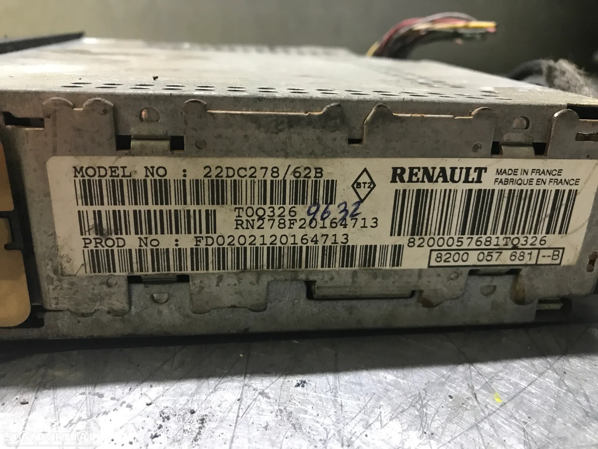 AUTO-RADIO CD ORIGINAL RENAULT CLIO II / LAGUNA 8200057681 - 3