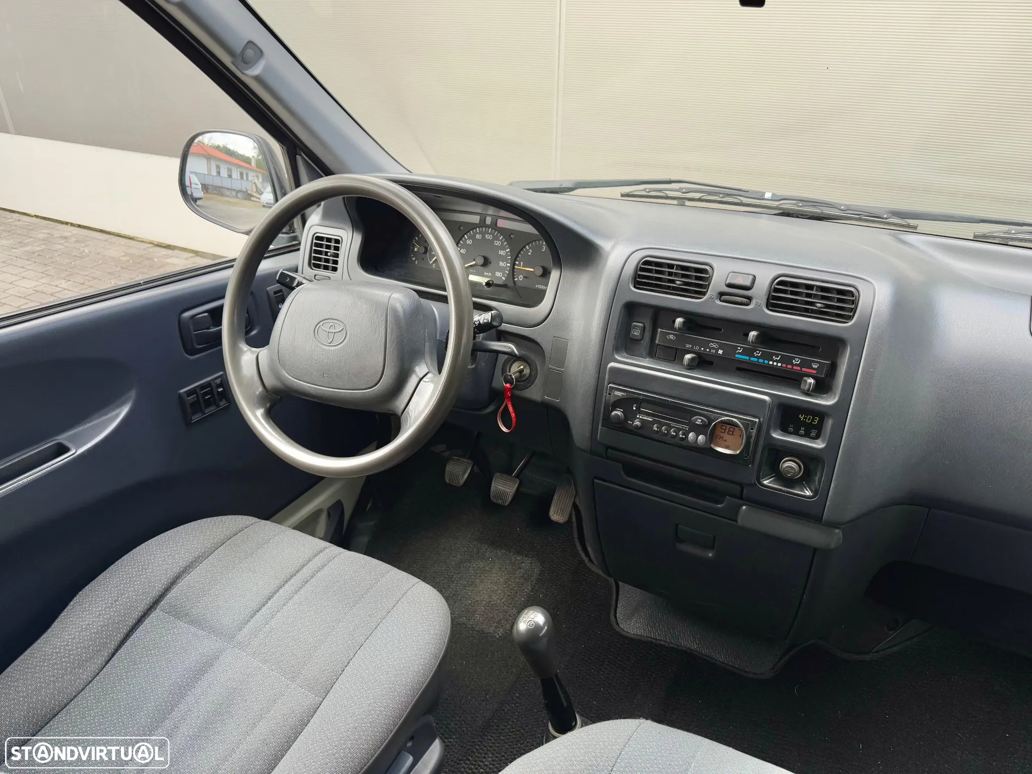 Toyota HiAce - 9