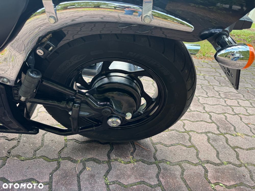 Suzuki Intruder - 12