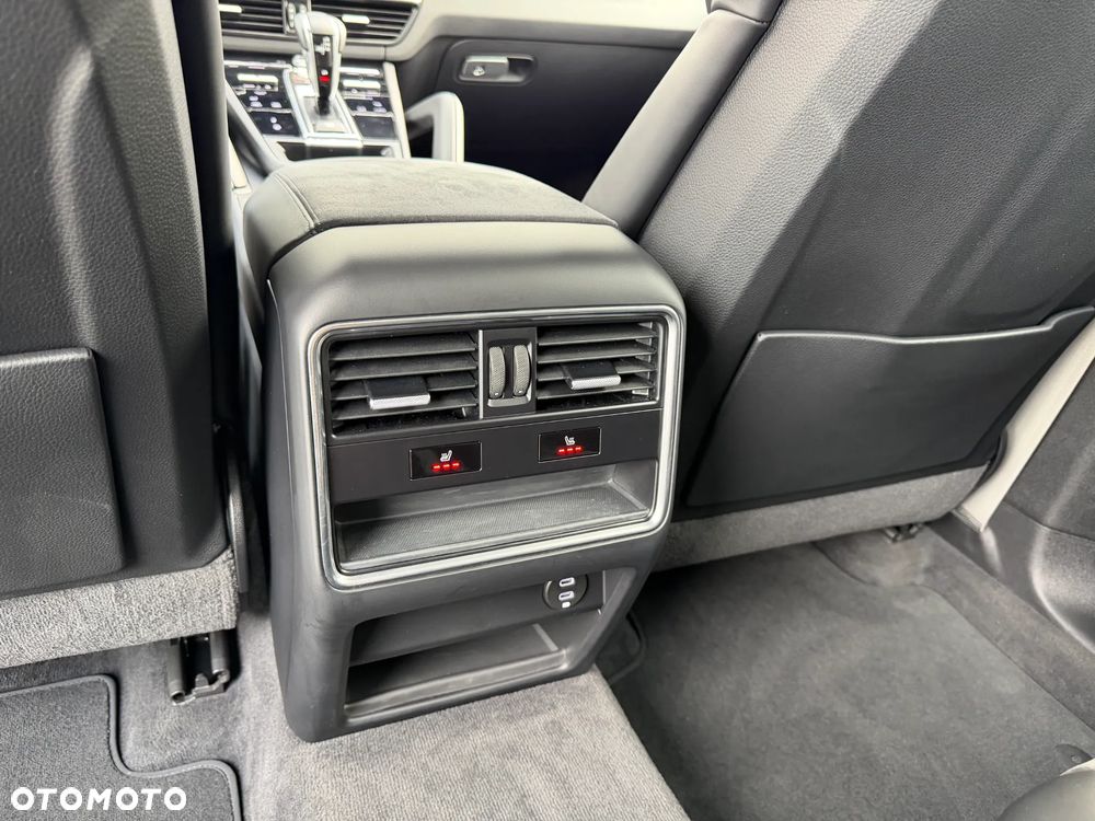 Porsche Cayenne - 25