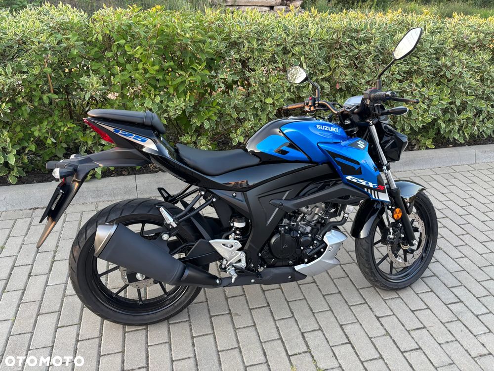 Suzuki GSX - 28