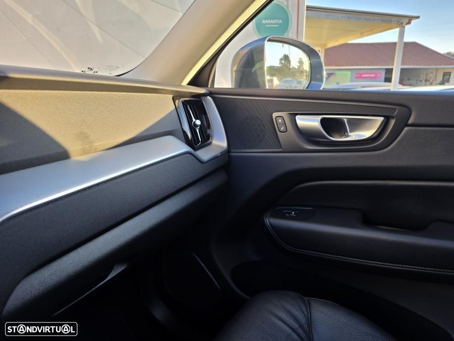 Volvo XC 60 2.0 T6 PHEV Core AWD - 36