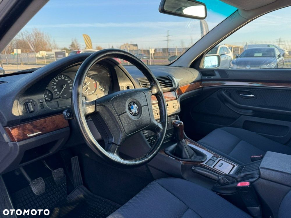 BMW Seria 5 525i - 10