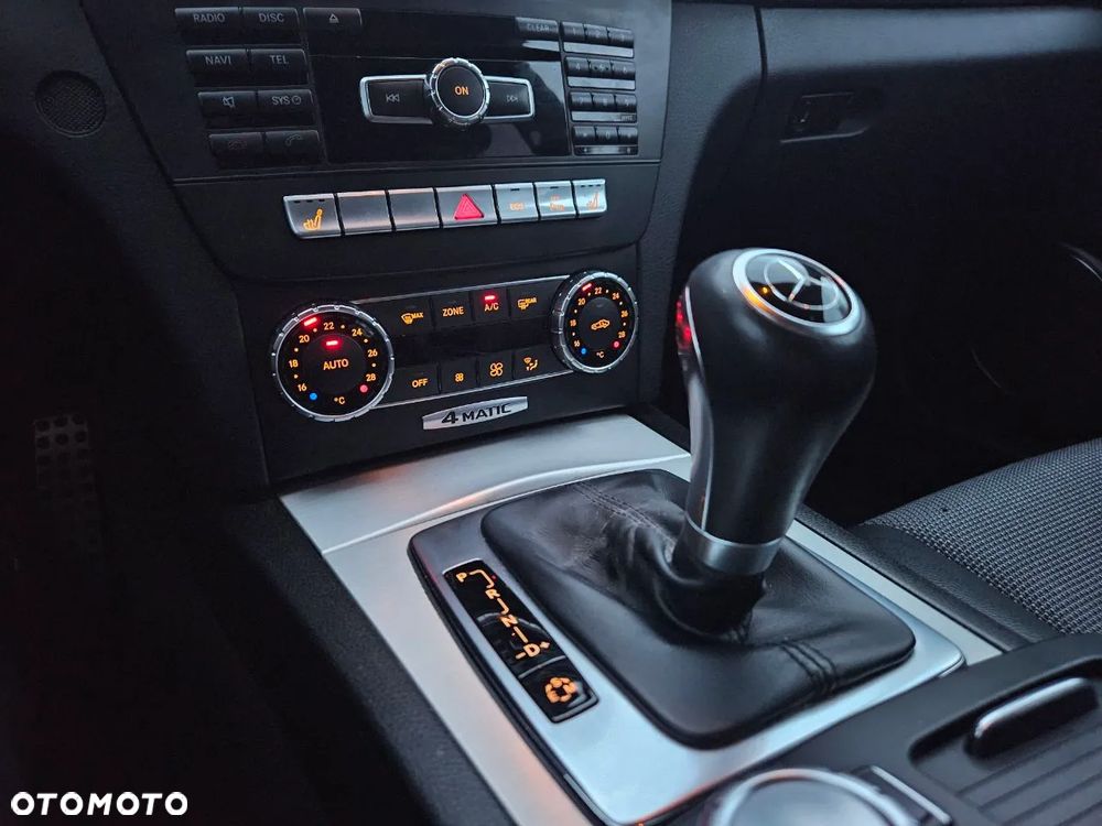 Mercedes-Benz Klasa C 250 (BlueTEC) d 4Matic T 7G-TRONIC AMG Line - 12