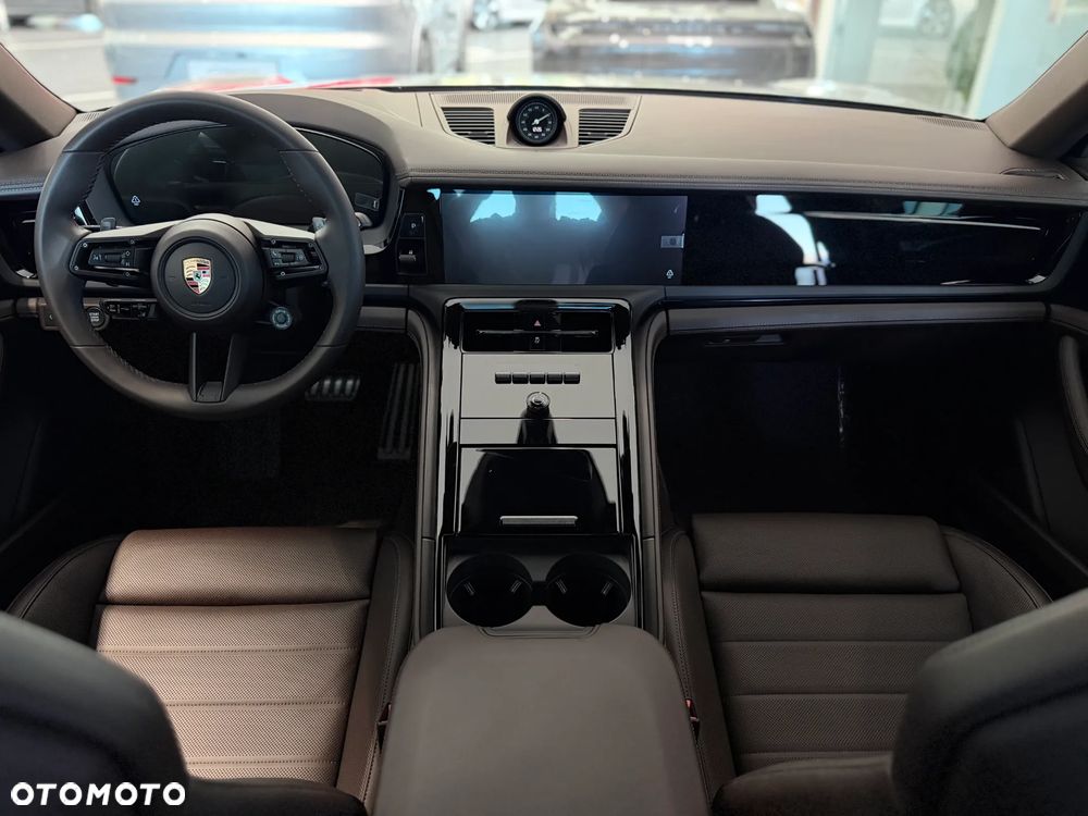Porsche Panamera 4 E-Hybrid PHEV - 28