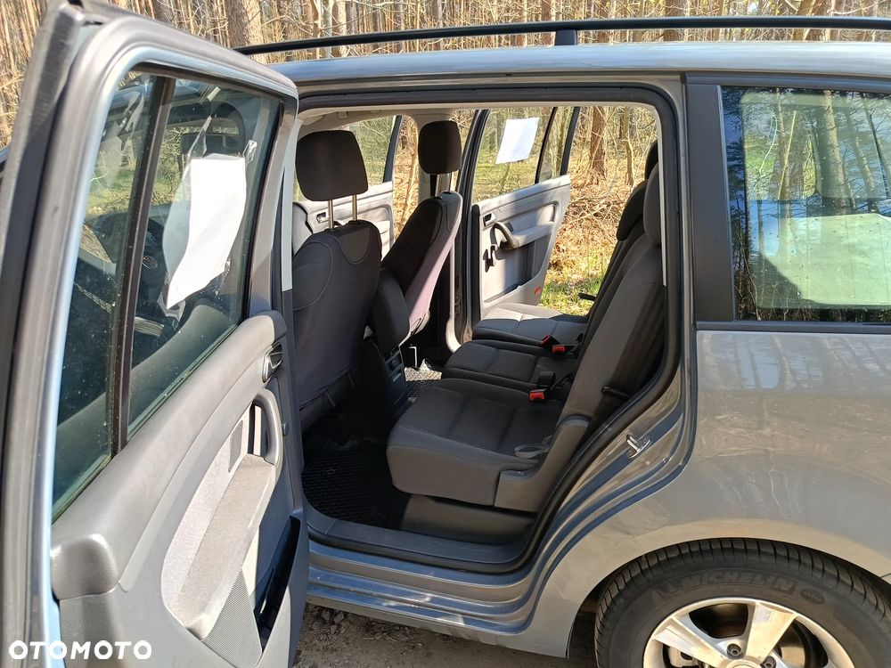 Volkswagen Touran - 4