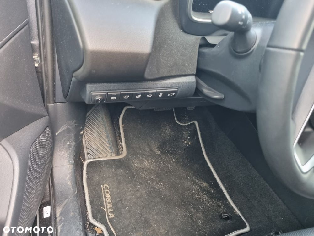 Toyota Corolla 2.0 Hybrid Executive - 12