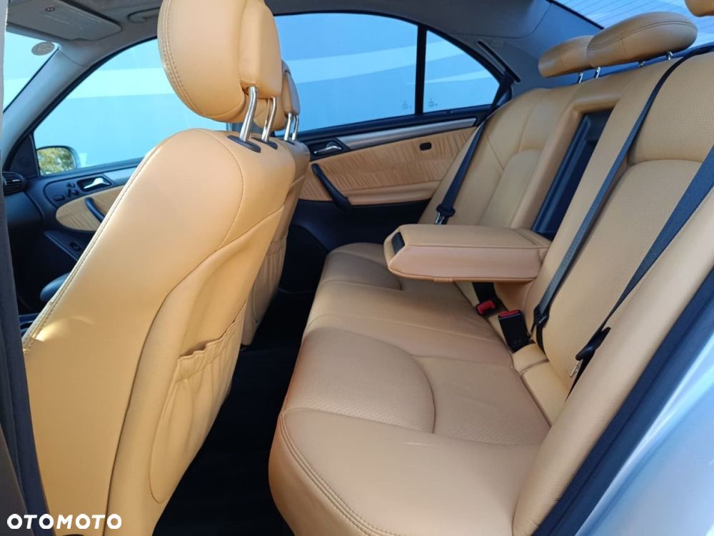 Mercedes-Benz Klasa C - 22