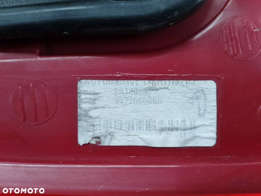 LAMPA TYLNA PRAWA PEUGEOT 5008 9672666680 - 7