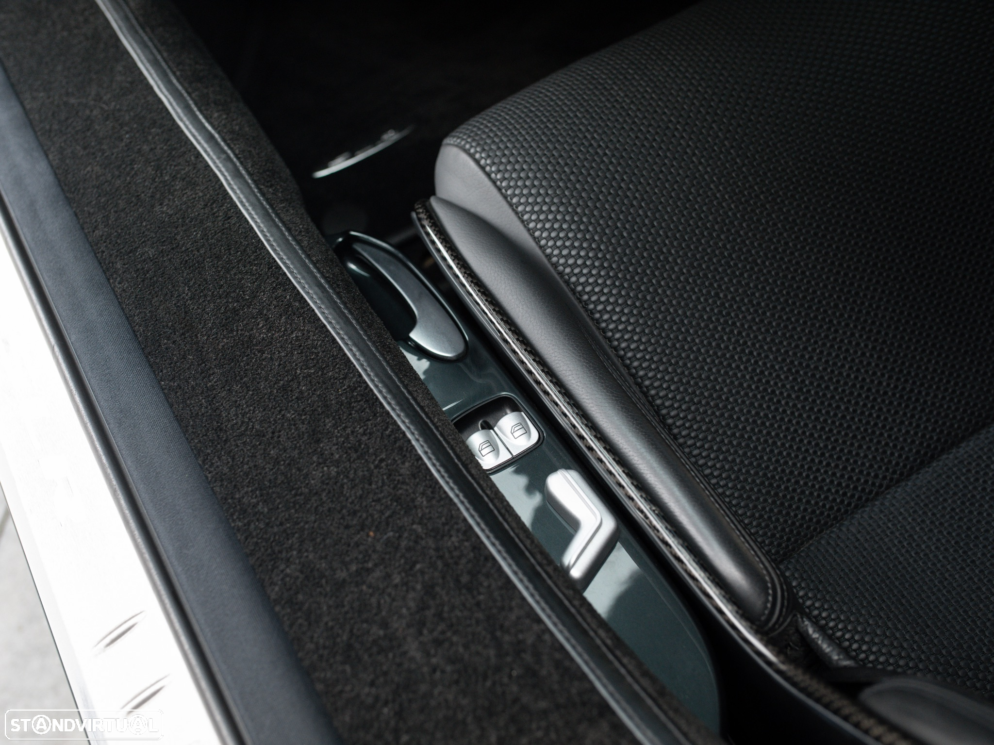Mercedes-Benz SLR McLaren Roadster - 23