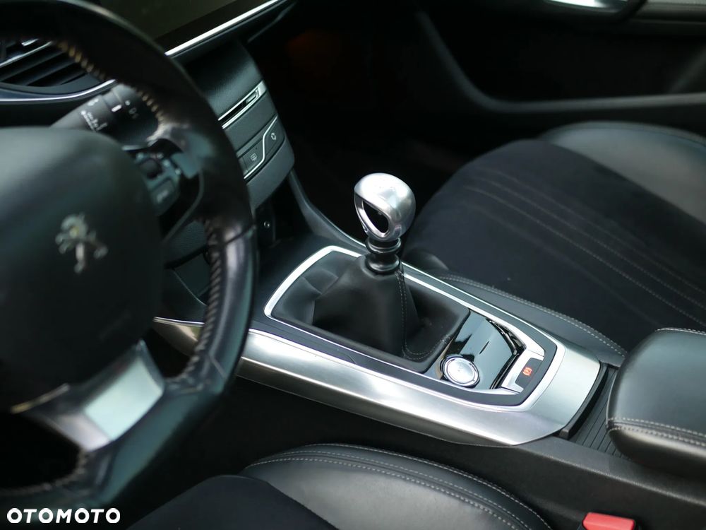 Peugeot 308 1.6 e-HDi Allure S&S - 23