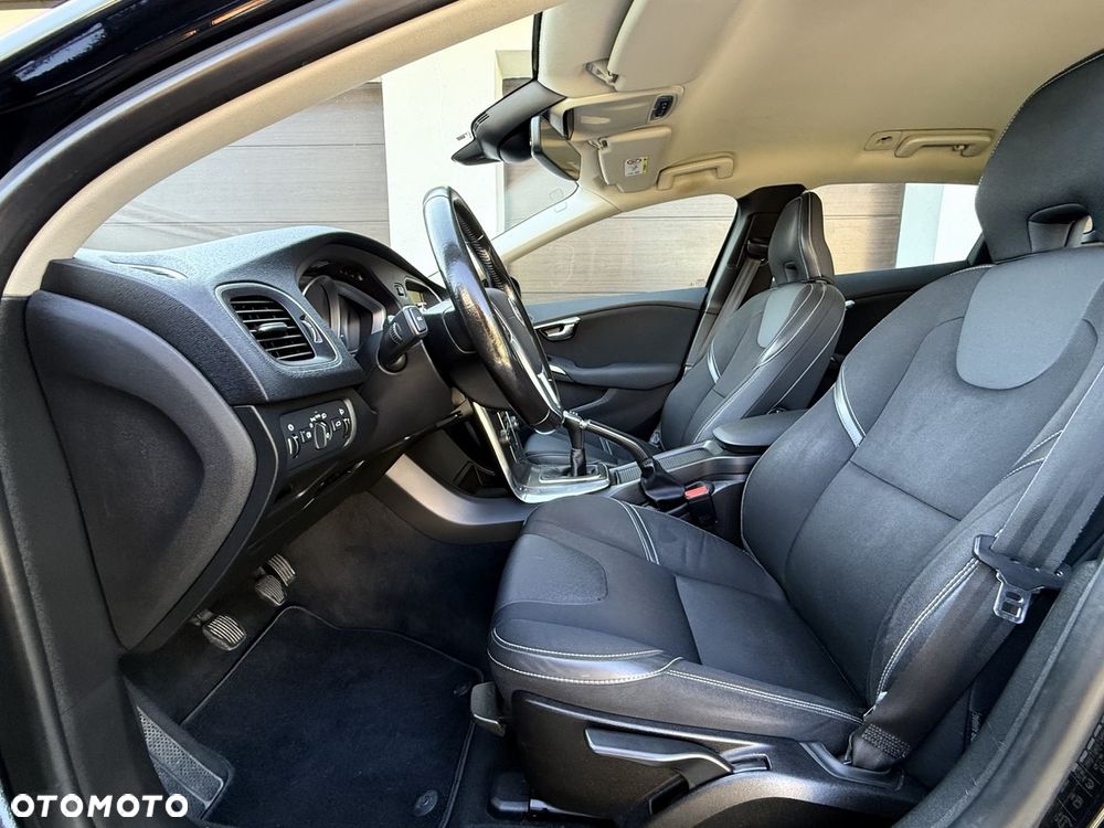 Volvo V40 D2 Momentum - 14