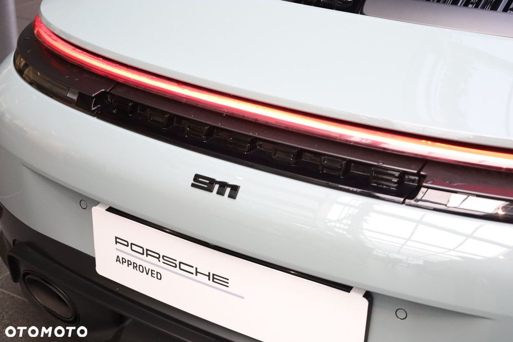 Porsche 911 Carrera - 18