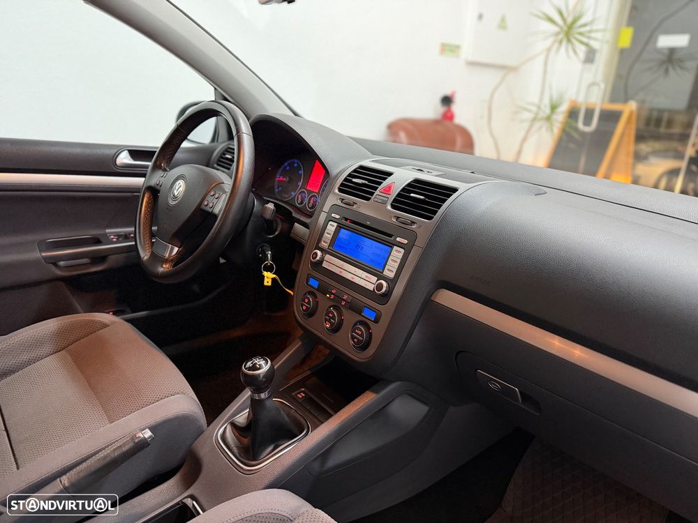 VW Golf 1.9 TDi BlueM. Trend. AC - 28