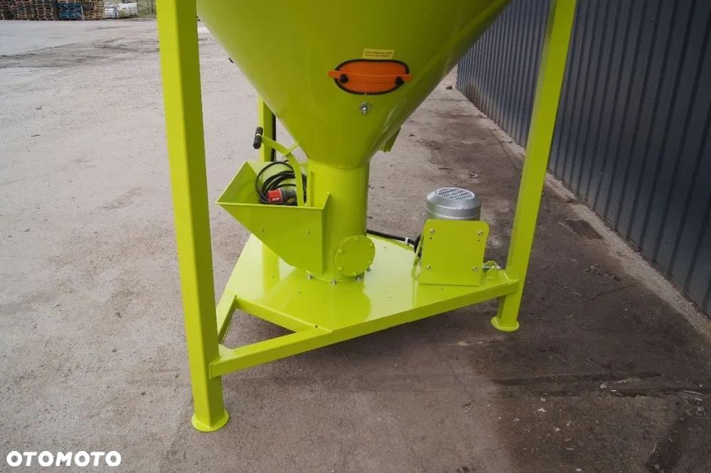 Paszowy mieszalnik pasz ADRAF Super Model Twister 500 750 1000 1200 1500 2000 25 - 16