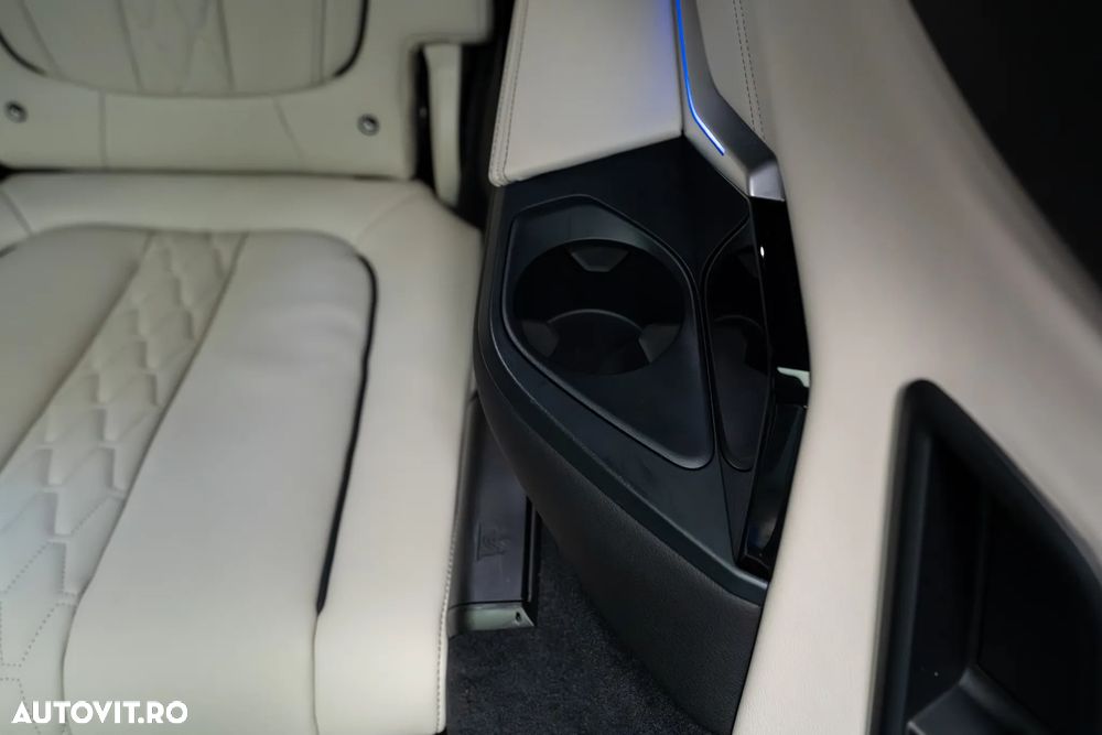 BMW X7 M60i xDrive AT MHEV - 16