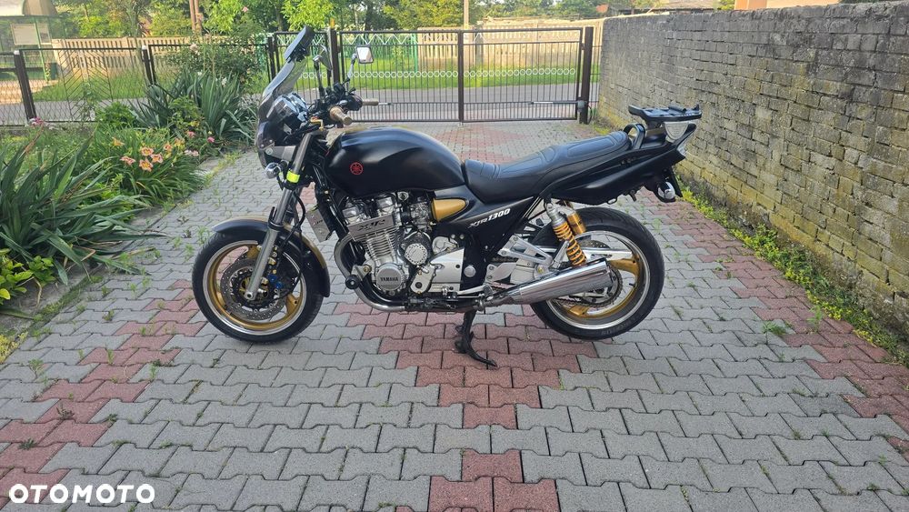 Yamaha XJR - 1