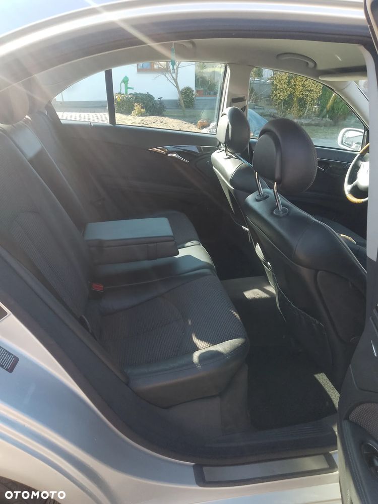 Mercedes-Benz Klasa E 240 4Matic Avantgarde - 9