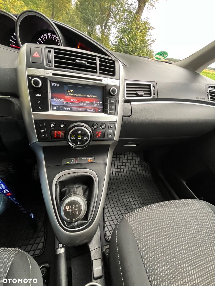 Toyota Verso - 31