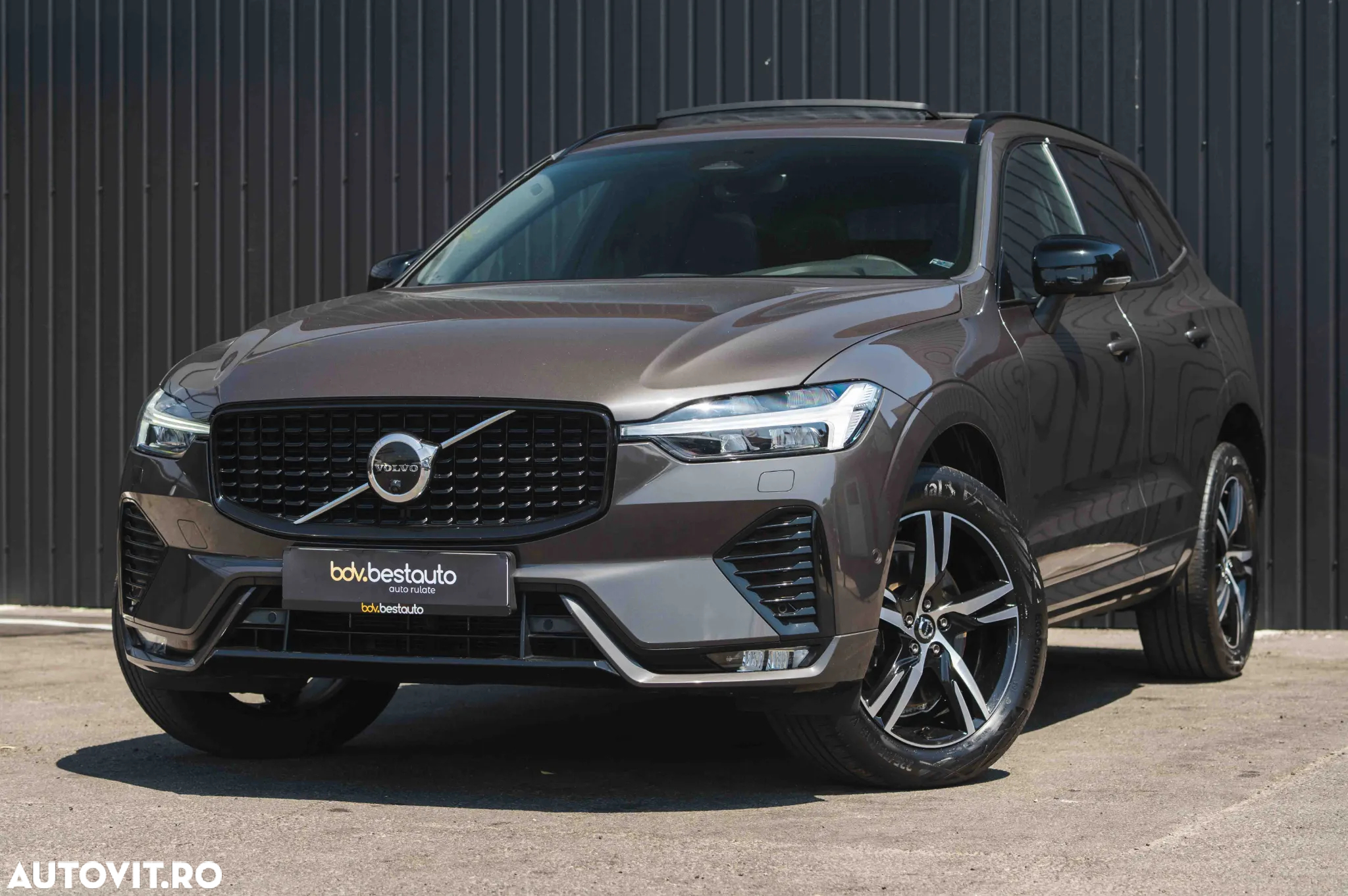 Volvo XC 60 B4 MHEV AT8 AWD R-Design - 37