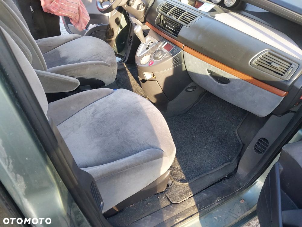 Citroen C8 Peugeot 807 silnik kompletny 2.0 16v Benzyna EW10A RFJ 103 kW 140 KM kolektor przepustnica cewka pompa alternator sprężarka skrzynia biegów AUTOMAT drzwi klapa maska zderzak lusterko listwa przesuwne boczne klamka zamek rolka mikrostyk blenda pas konsola schowek boczek drzwi fotel obrotowy fotele podsufitka panel sterownik wyświetlacz moduł szyba poduszka kierownica manetki zwijak radio mechanizm wydech tłumik mcperson zacisk hamulcowy lampa felga R16 hak holowniczy odpinany zbiorniczek rura przewód dekory drewno wyświetlacz NA CZĘŚCI WSZYSTKIE CZĘŚCI - 27