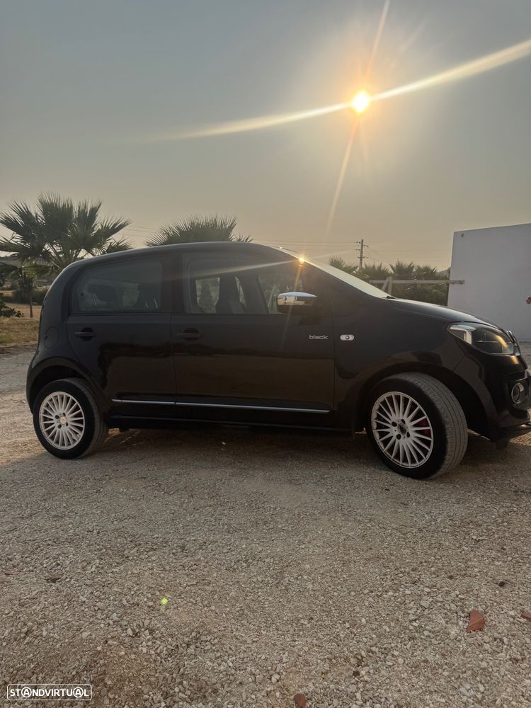 VW Up! black - 4
