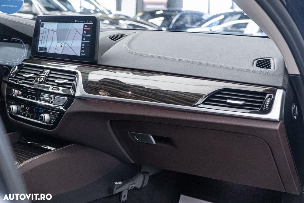 BMW Seria 5 530e Aut. Luxury Line - 40