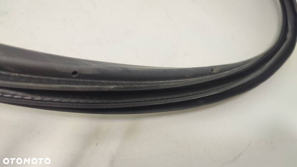 USZCZELKA DRZWI PRAWA TYŁ INFINITI Q50 CZARNA - 2