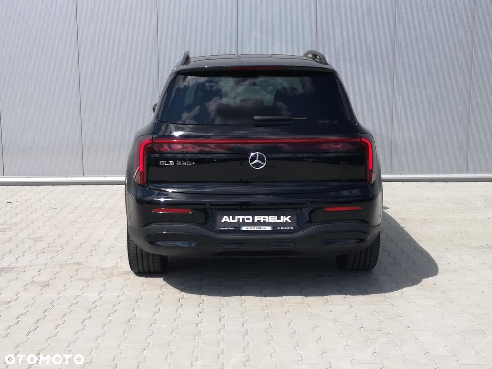 Mercedes-Benz GLB - 11