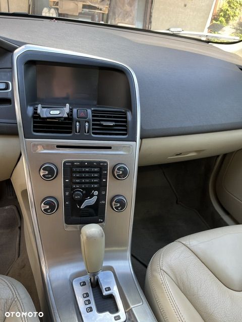 Volvo XC 60 T6 AWD Momentum - 9