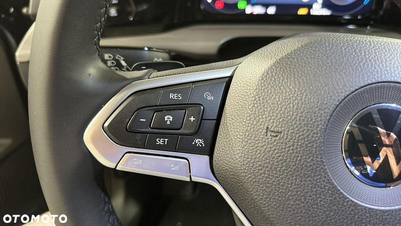Volkswagen Golf - 22