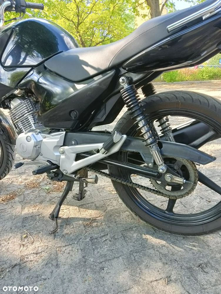 Yamaha YBR - 9