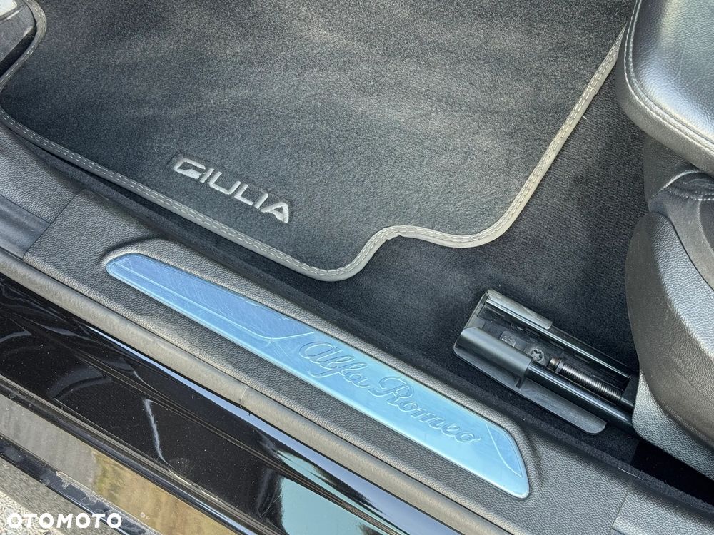 Alfa Romeo Giulia 2.0 Turbo 16V AT8 Veloce - 14