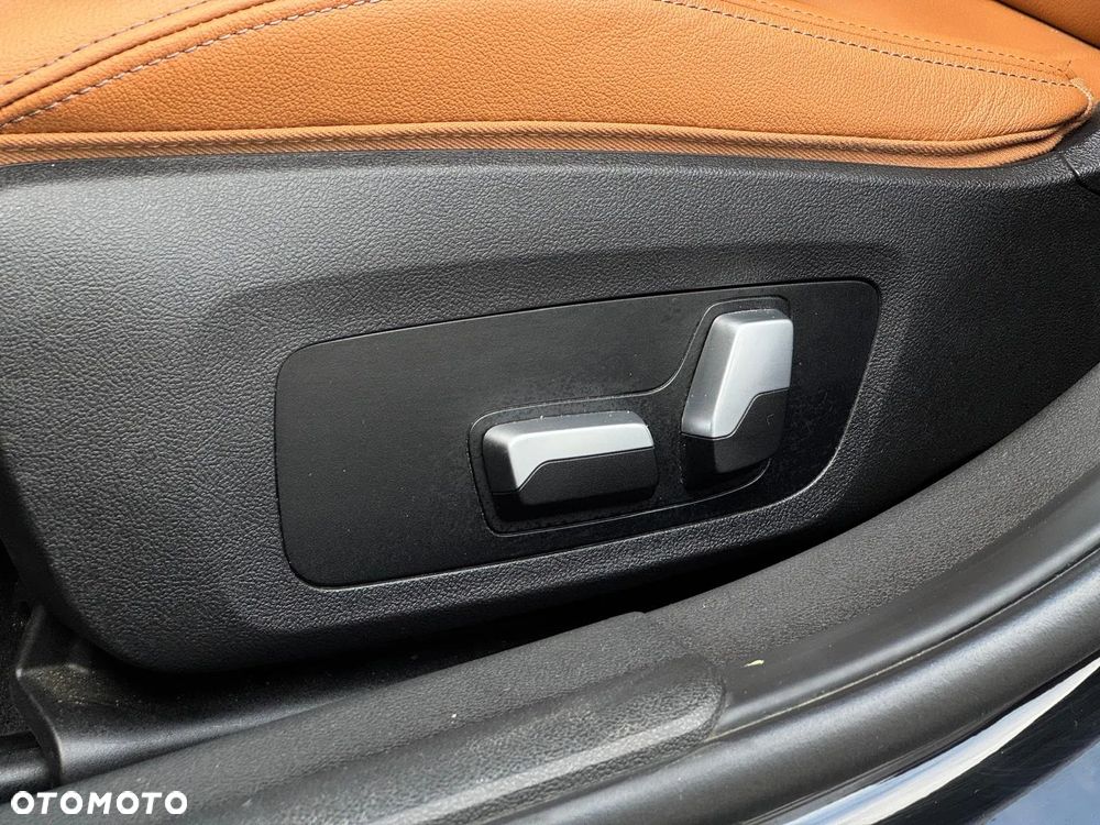 BMW Seria 3 330i xDrive Sport Line - 21